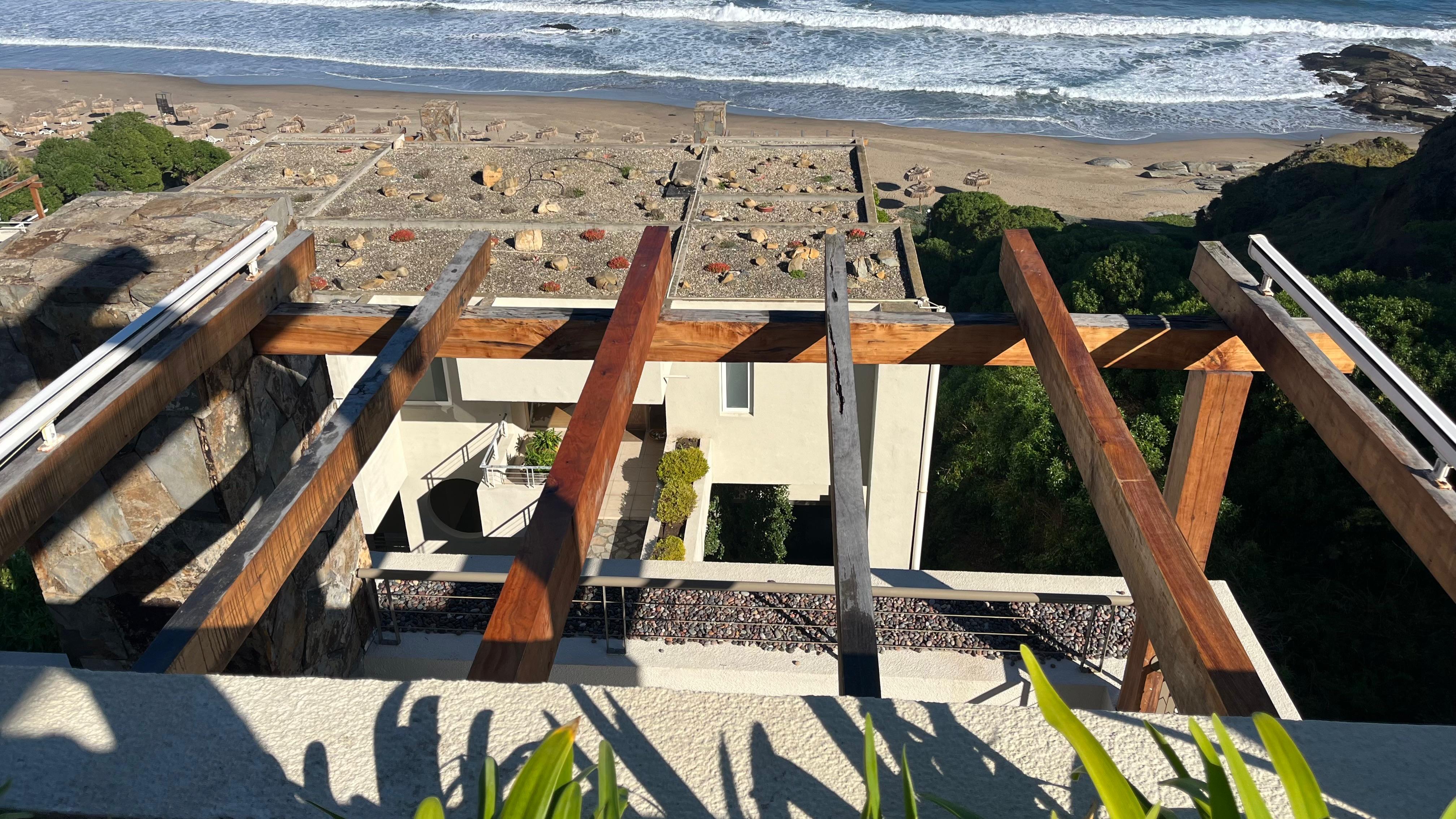 Construcción de pérgola con vista al mar