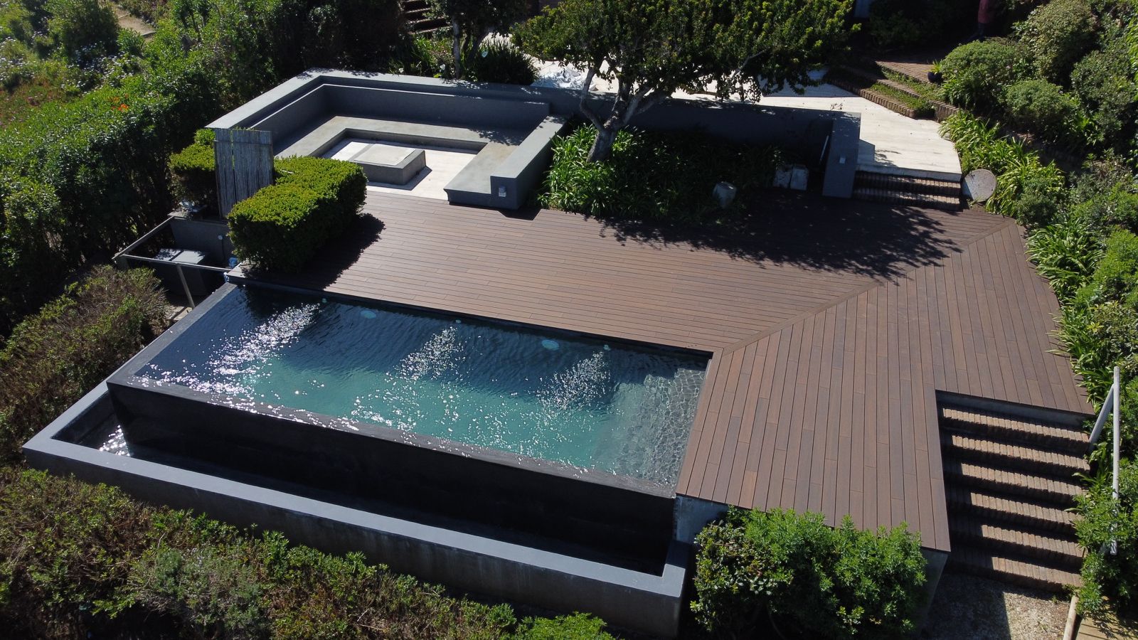 Piscina y terraza, vista aérea